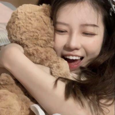 她爱他高清封面